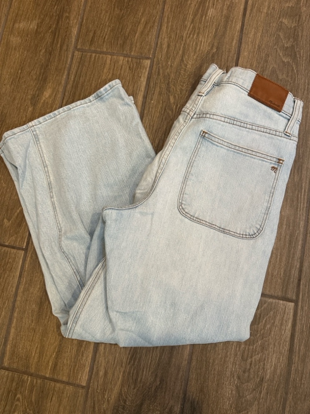 Madewell Light Blue Womens wide Leg Crop Jeans with Leather Patch. Size 27